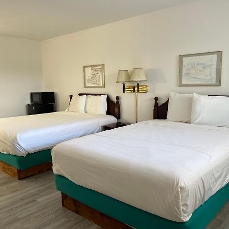 Voyager Inn Saint Ignace Eksteriør bilde