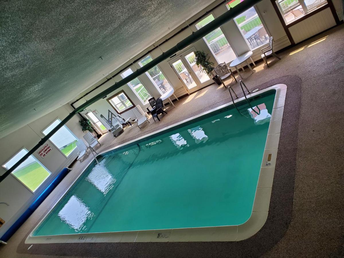 Voyager Inn Saint Ignace Eksteriør bilde
