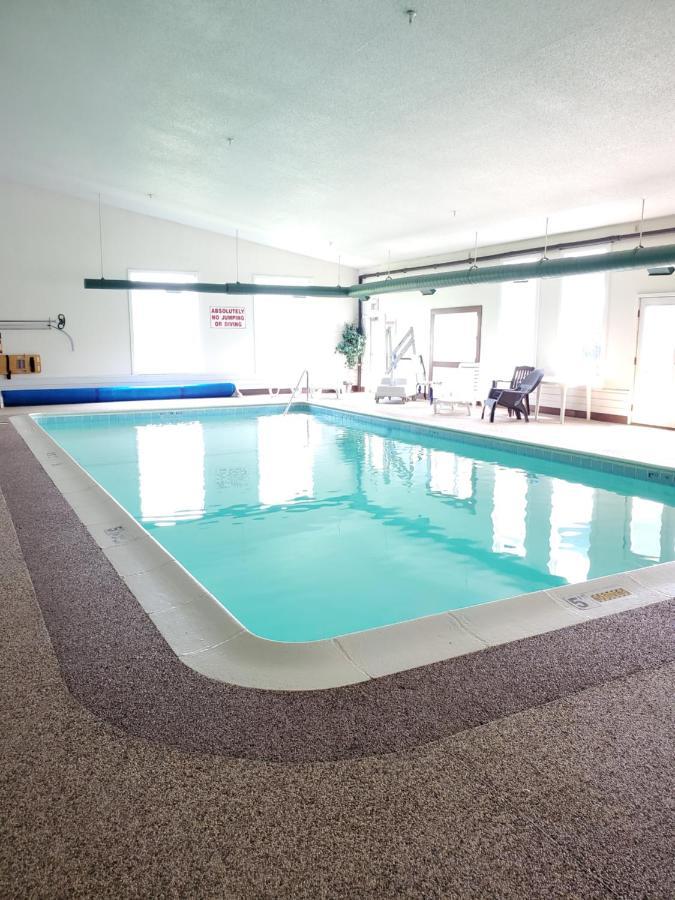 Voyager Inn Saint Ignace Eksteriør bilde