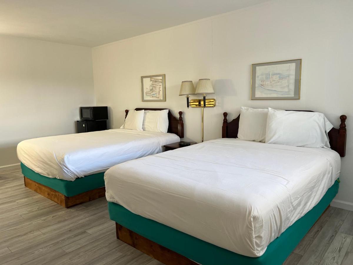 Voyager Inn Saint Ignace Eksteriør bilde