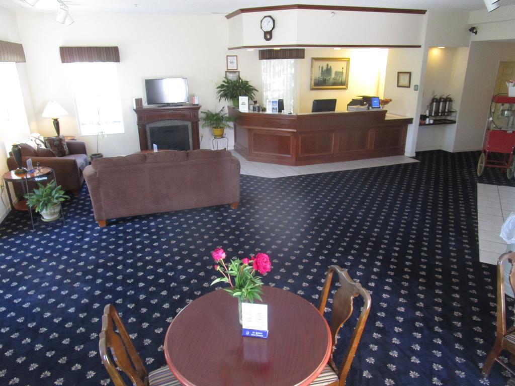 Voyager Inn Saint Ignace Eksteriør bilde