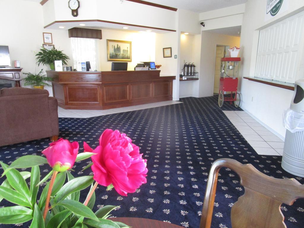 Voyager Inn Saint Ignace Eksteriør bilde
