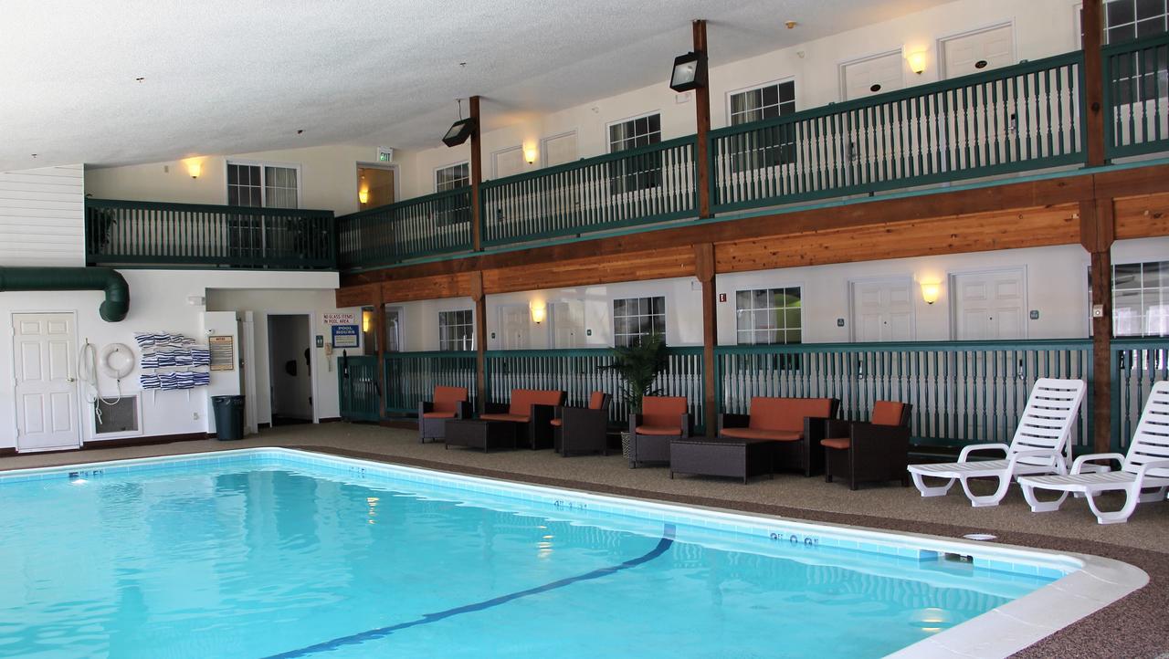 Voyager Inn Saint Ignace Eksteriør bilde