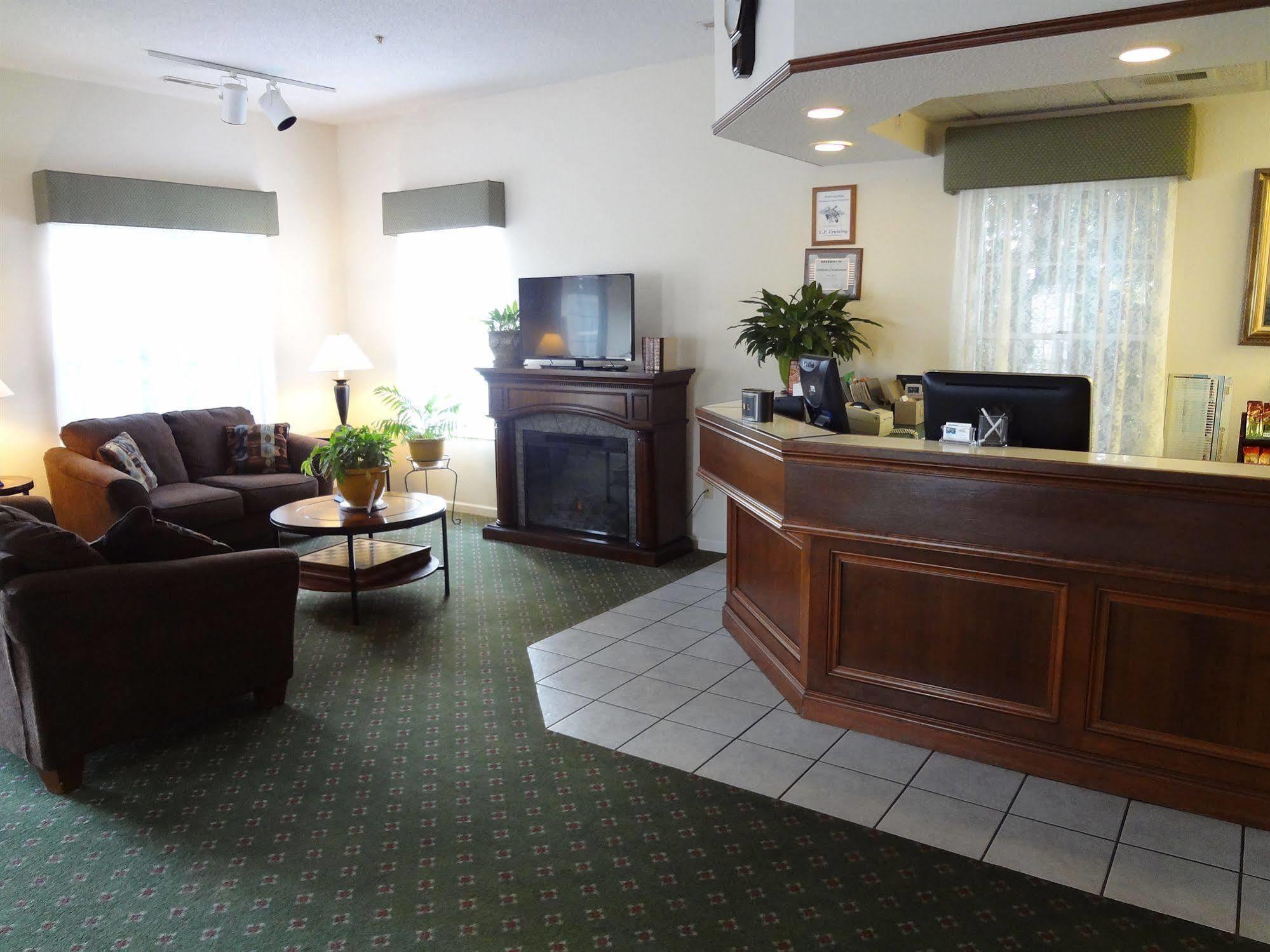 Voyager Inn Saint Ignace Eksteriør bilde
