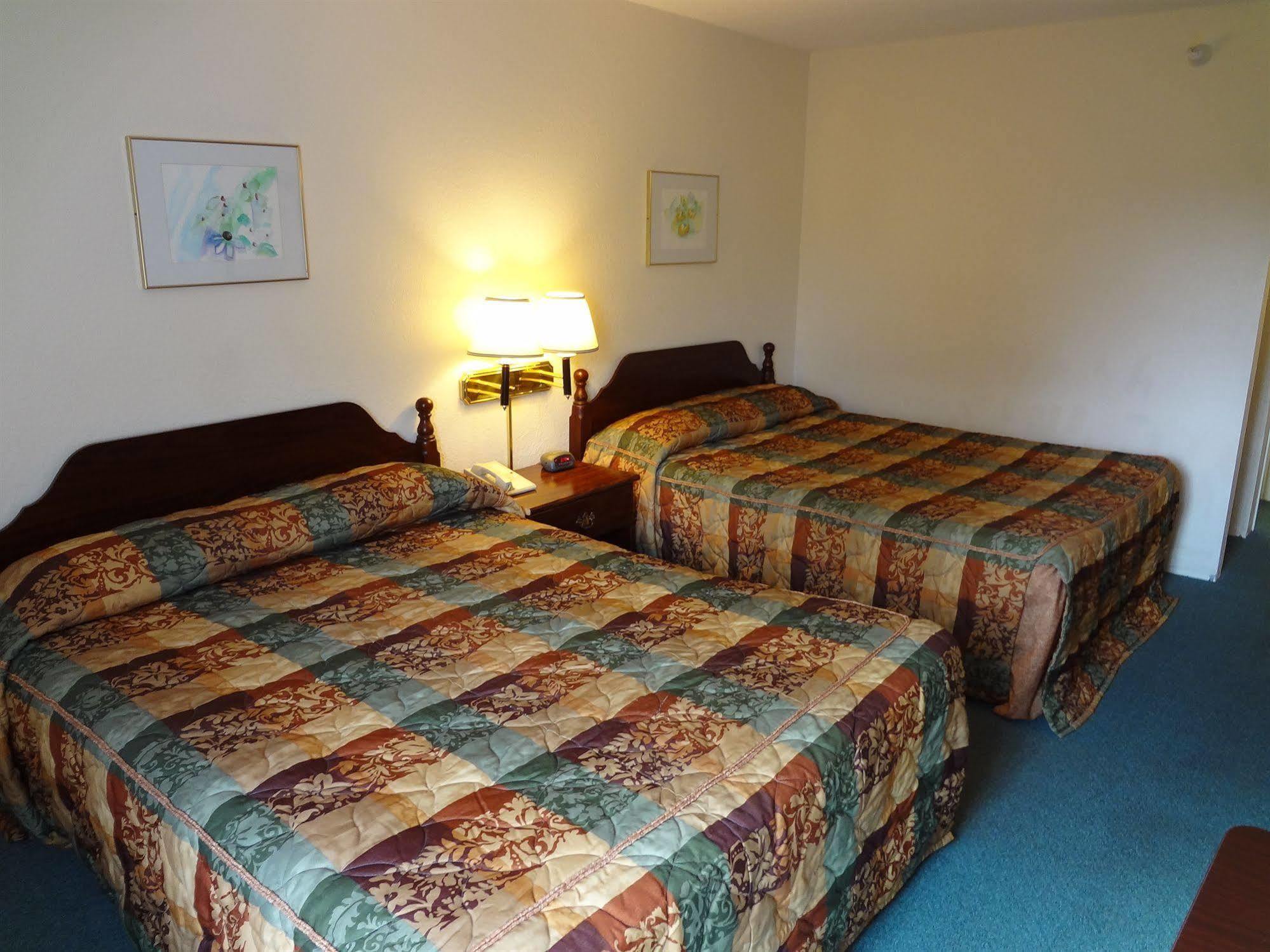 Voyager Inn Saint Ignace Eksteriør bilde
