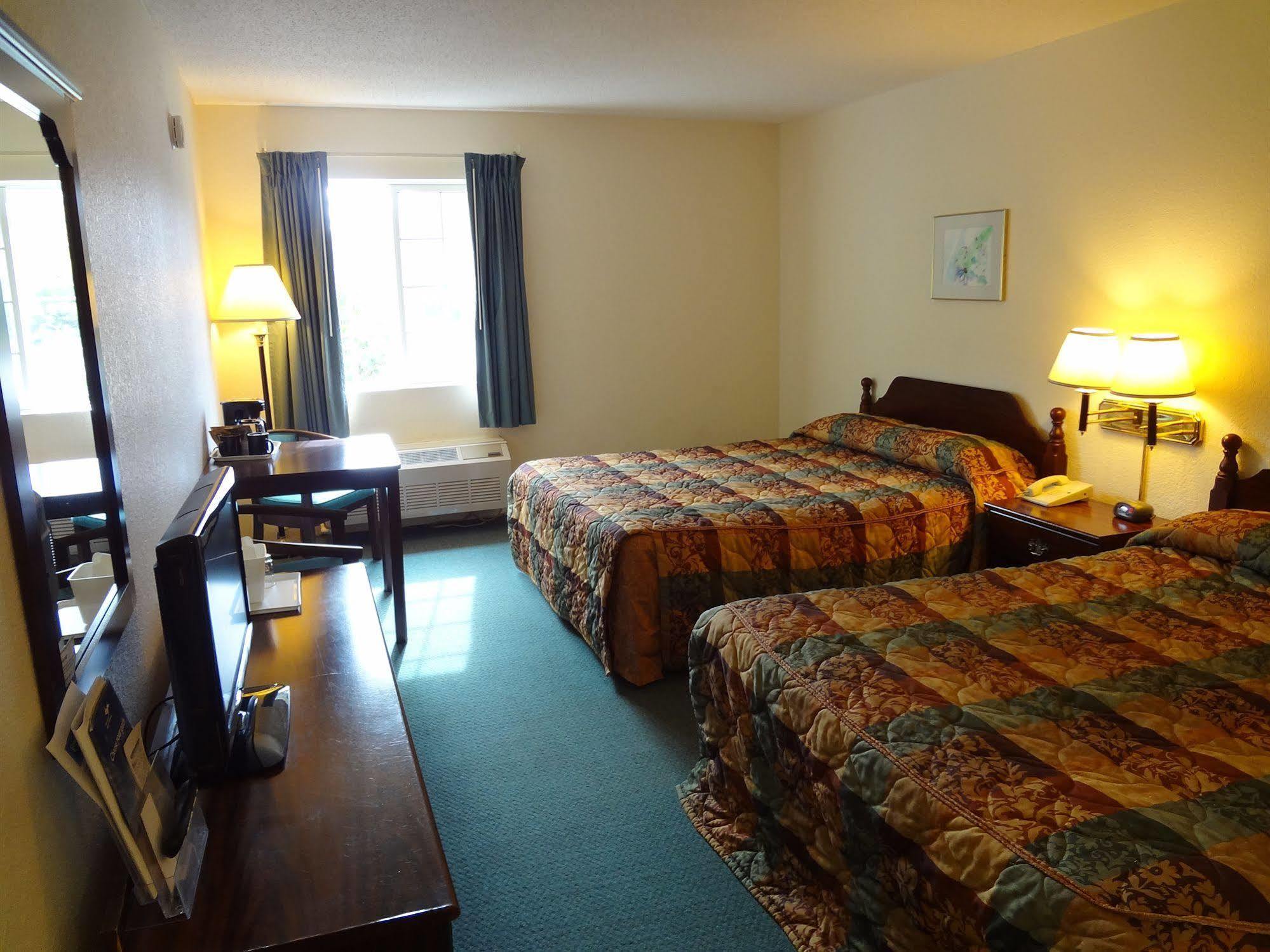 Voyager Inn Saint Ignace Eksteriør bilde