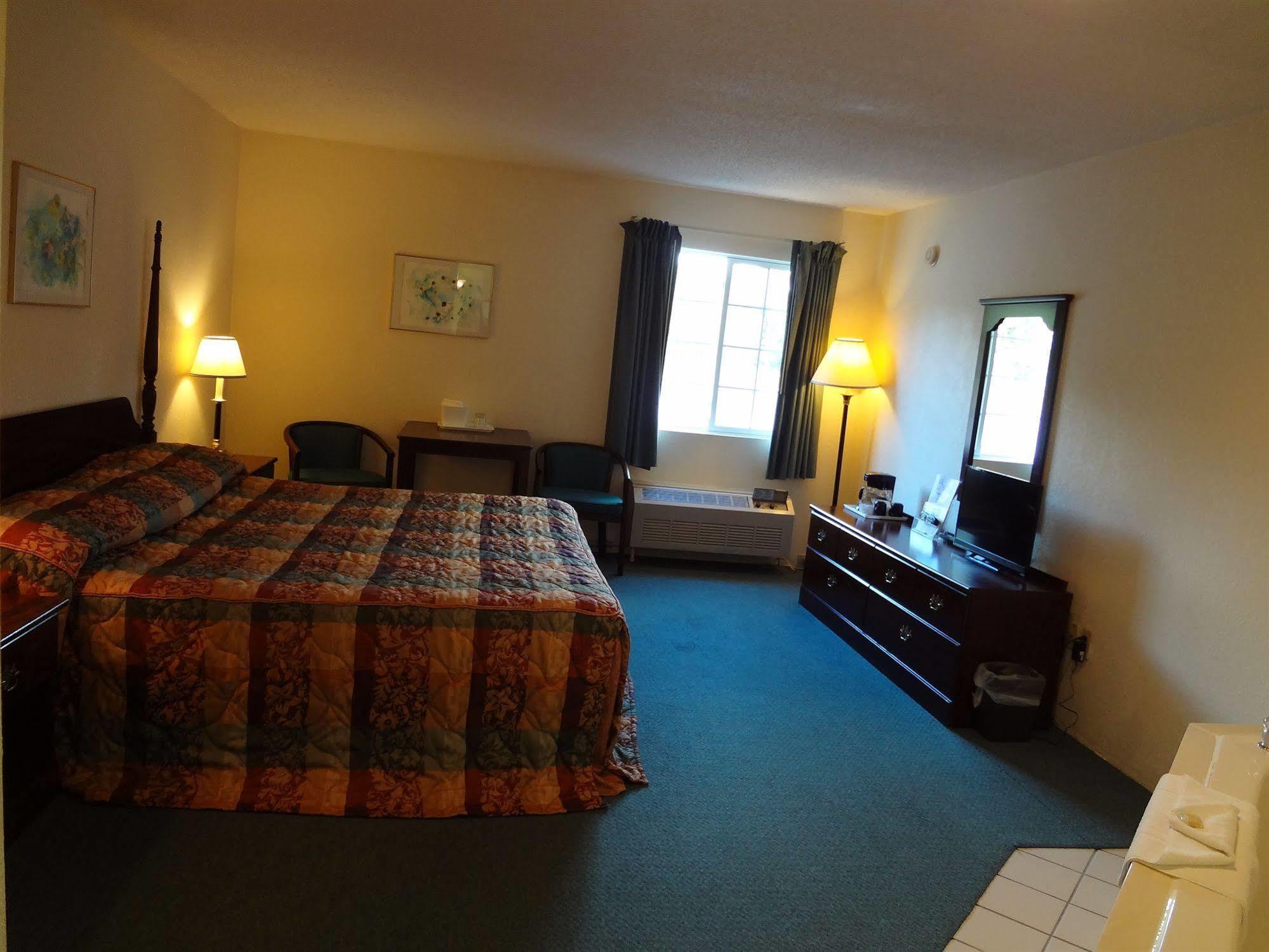 Voyager Inn Saint Ignace Eksteriør bilde