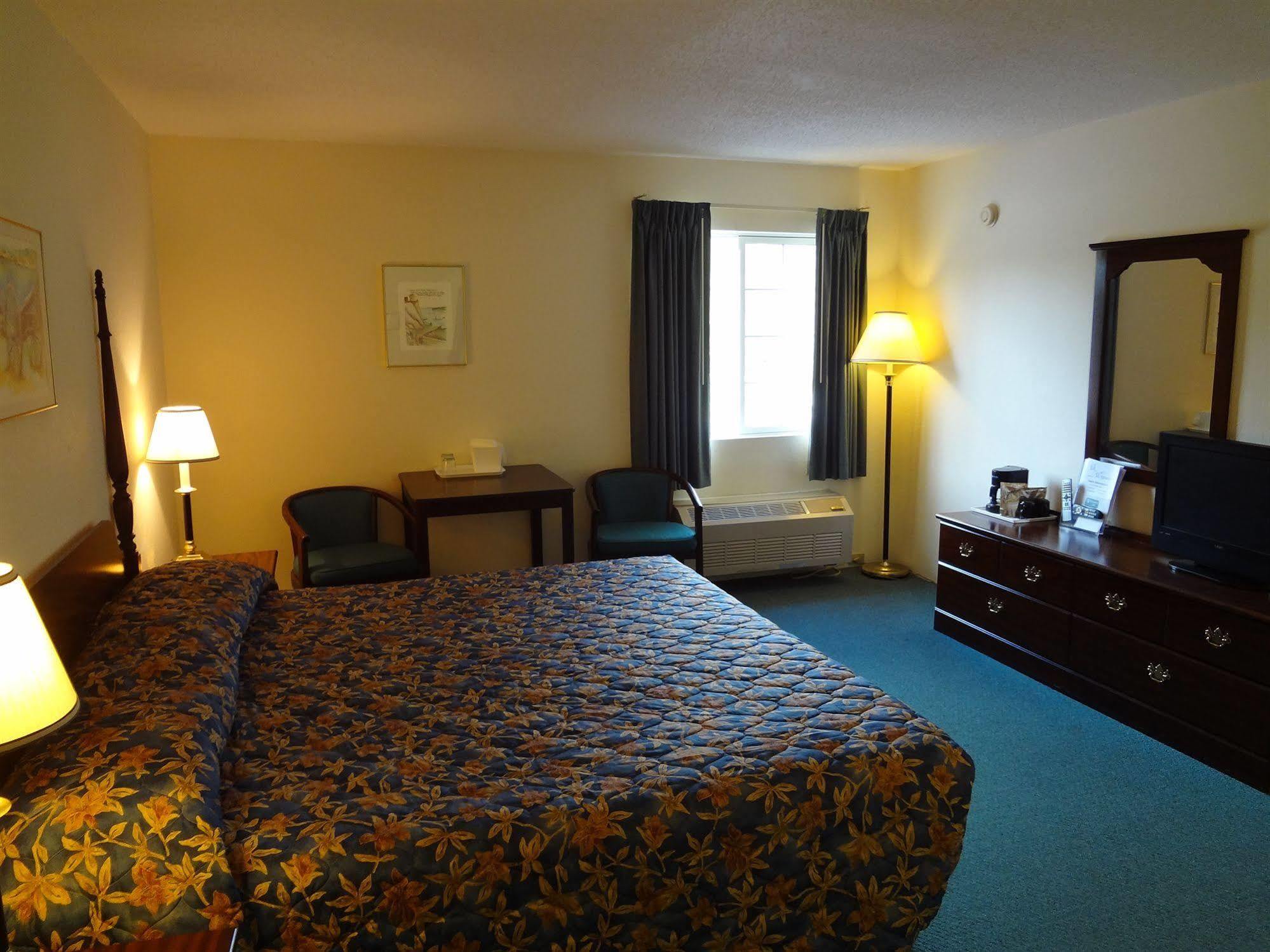 Voyager Inn Saint Ignace Eksteriør bilde
